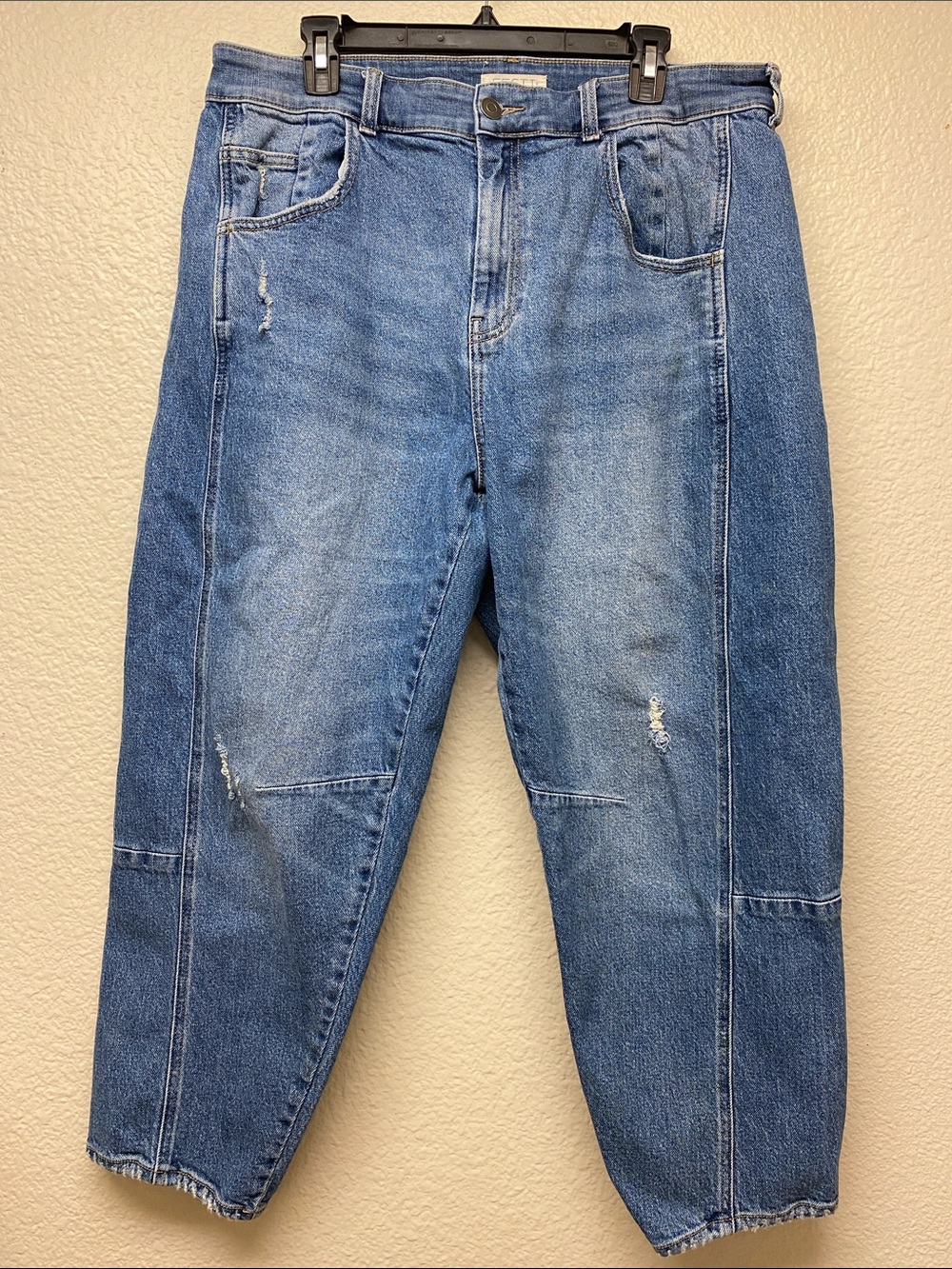Festi Barrel Distressed Jeans